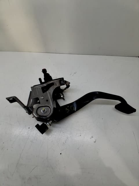 Pedal embrague KIA CARENS ( ) 3