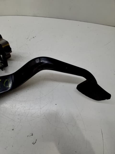 Pedal embrague KIA CARENS ( ) 2