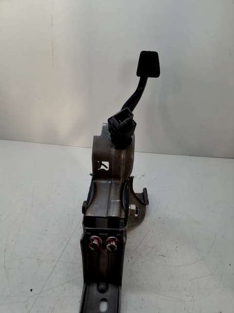 Pedal freno KIA CARENS ( ) 3