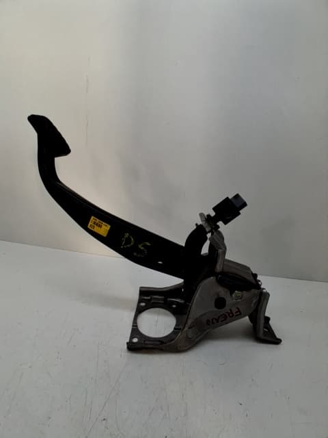Pedal freno KIA CARENS ( ) 2
