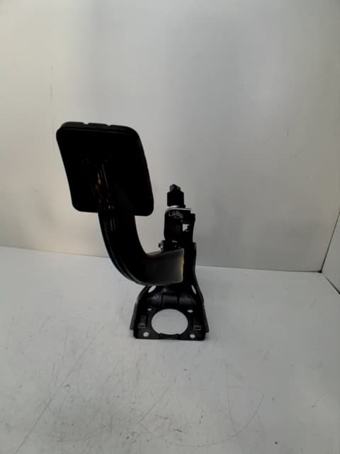 Pedal freno KIA CARENS ( )