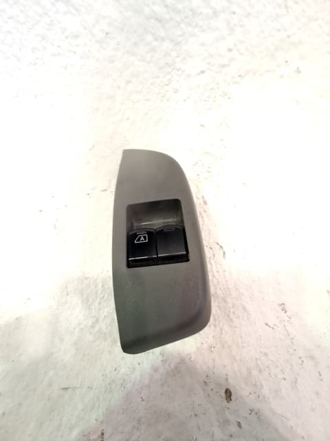 Mando elevalunas delantero izquierdo NISSAN NV 200 (M20)