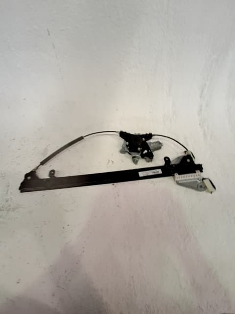 Motor elevalunas delantero derecho NISSAN NV 200 (M20)