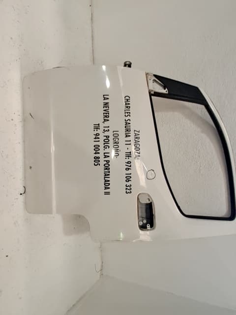 Puerta delantera izquierda NISSAN NV 200 (M20)