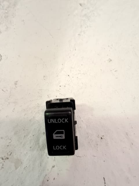 Interruptor NISSAN NV 200 (M20)