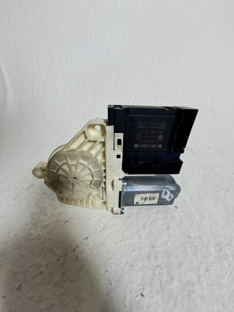Motor elevalunas delantero derecho SEAT LEON (1P1) 3