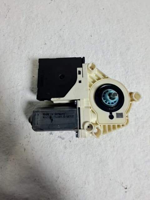Motor elevalunas delantero derecho SEAT LEON (1P1)