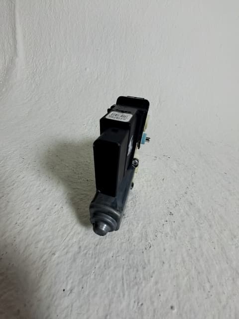 Motor elevalunas trasero izquierdo SEAT LEON (1P1) 4