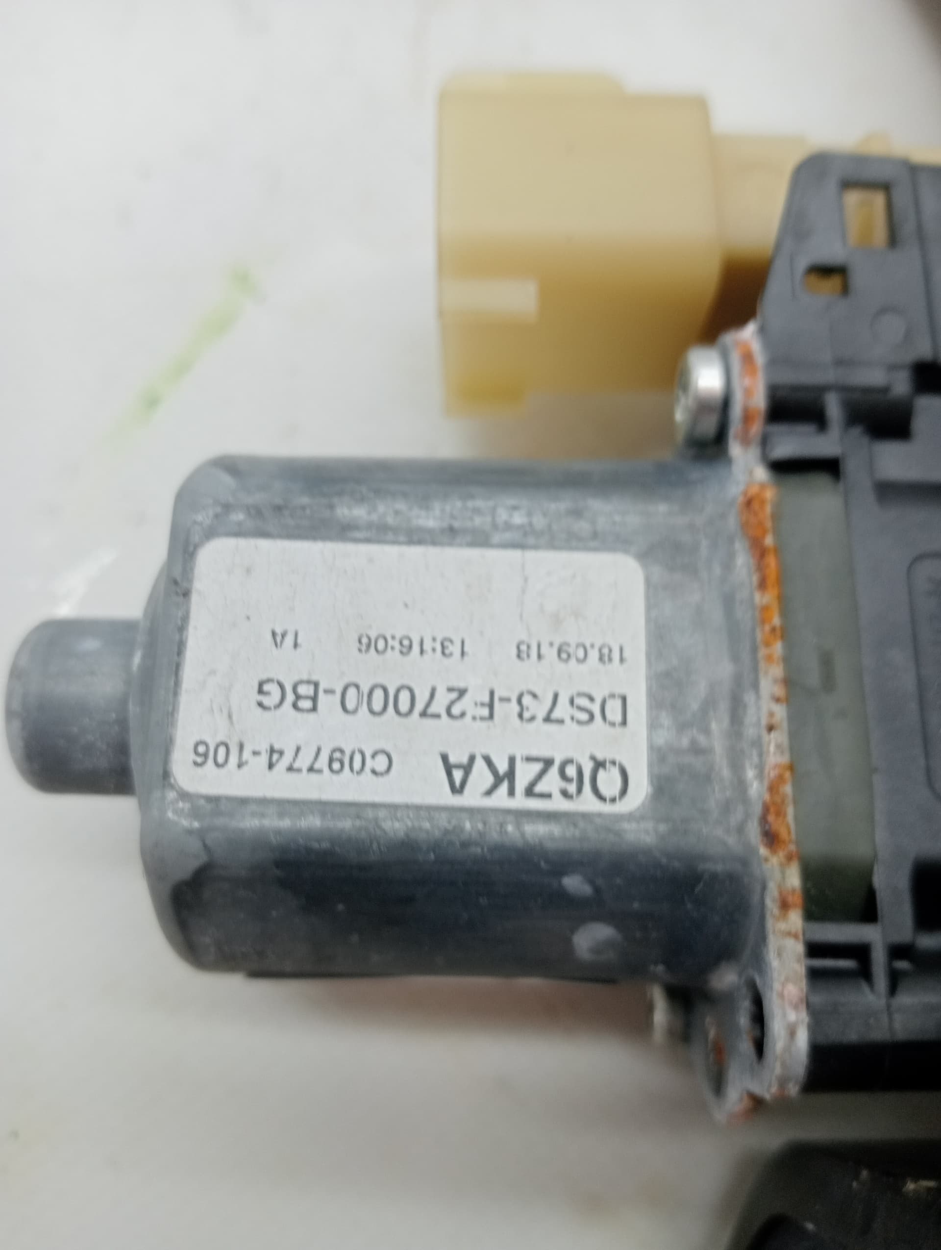 Elevalunas trasero derecho FORD MONDEO TURN. 2