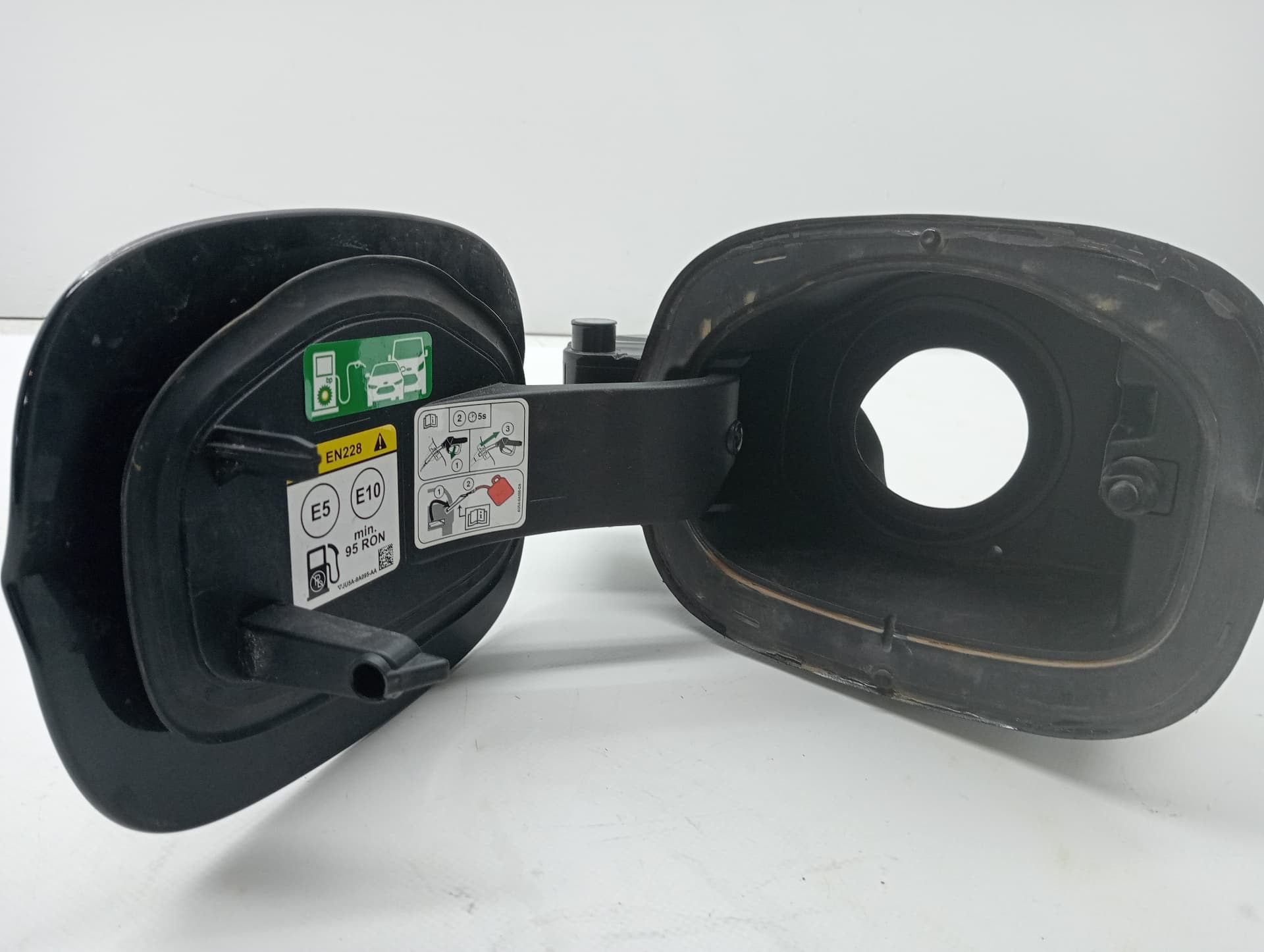 Tapa exterior combustible FORD MONDEO TURN. 2