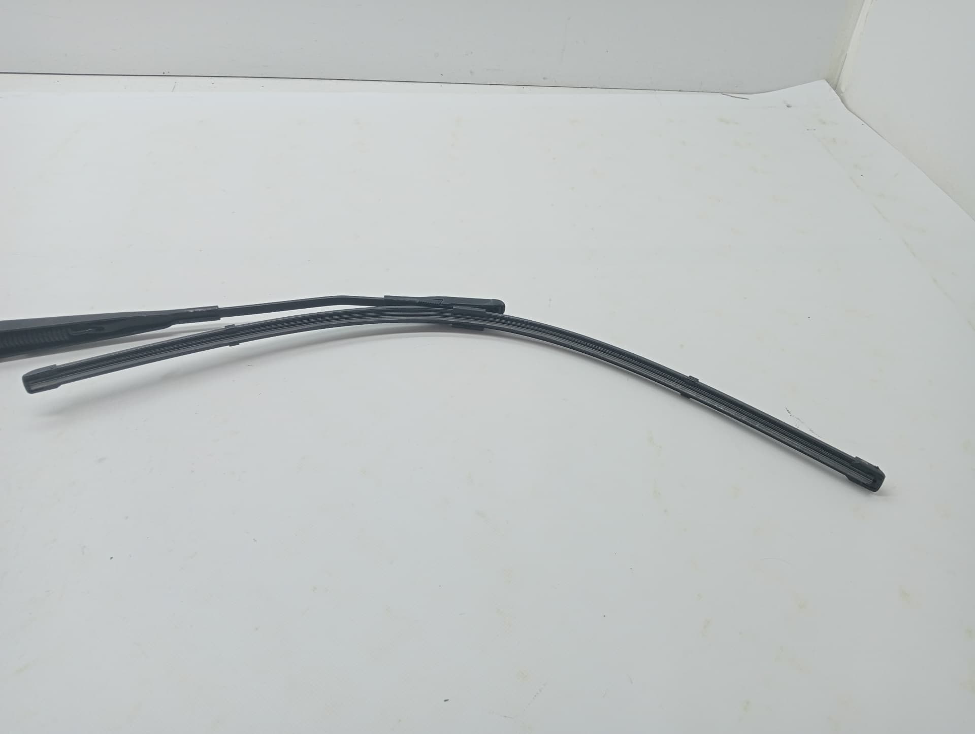 Brazo limpia delantero izquierdo FORD MONDEO TURN. 2