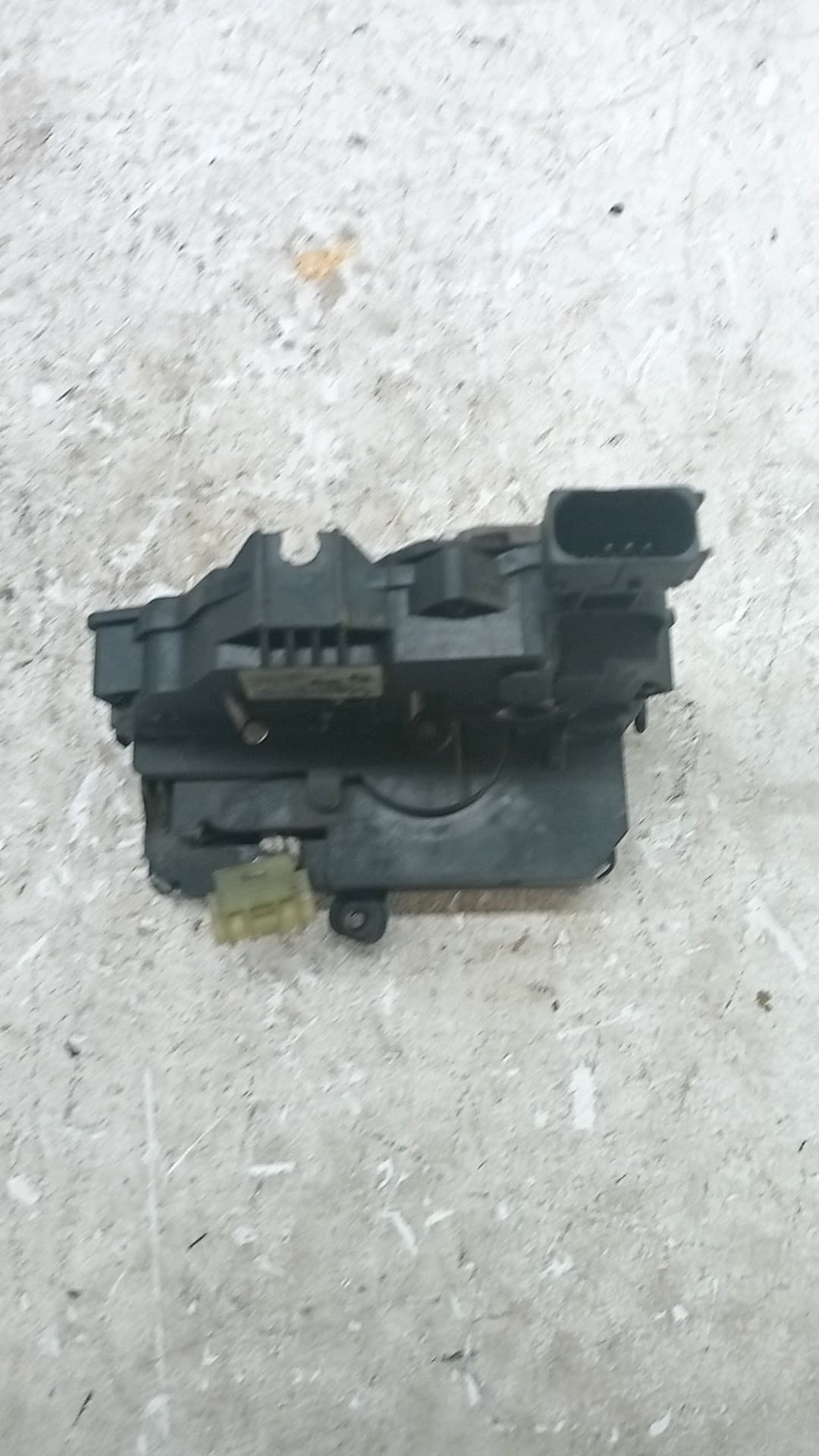Cerradura puerta delantera izquierda OPEL CORSA D 3