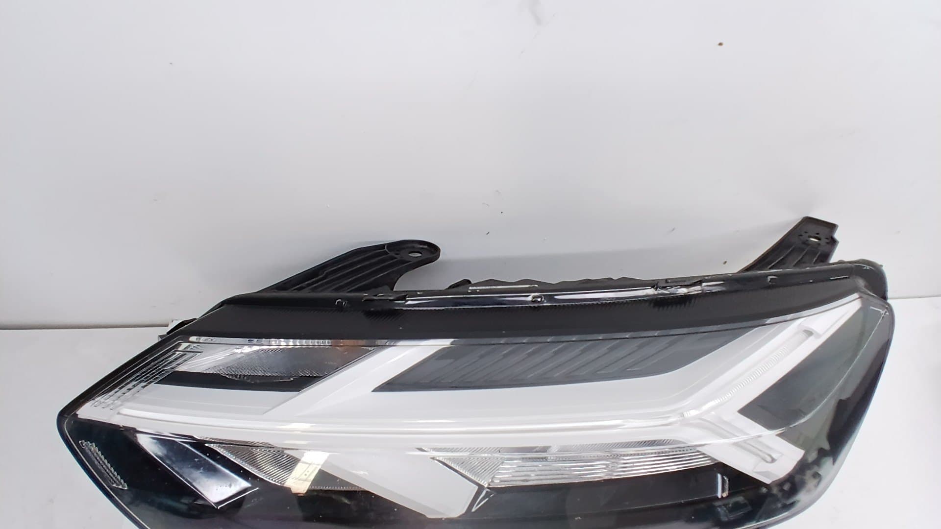 Faro izquierdo DACIA SANDERO 4