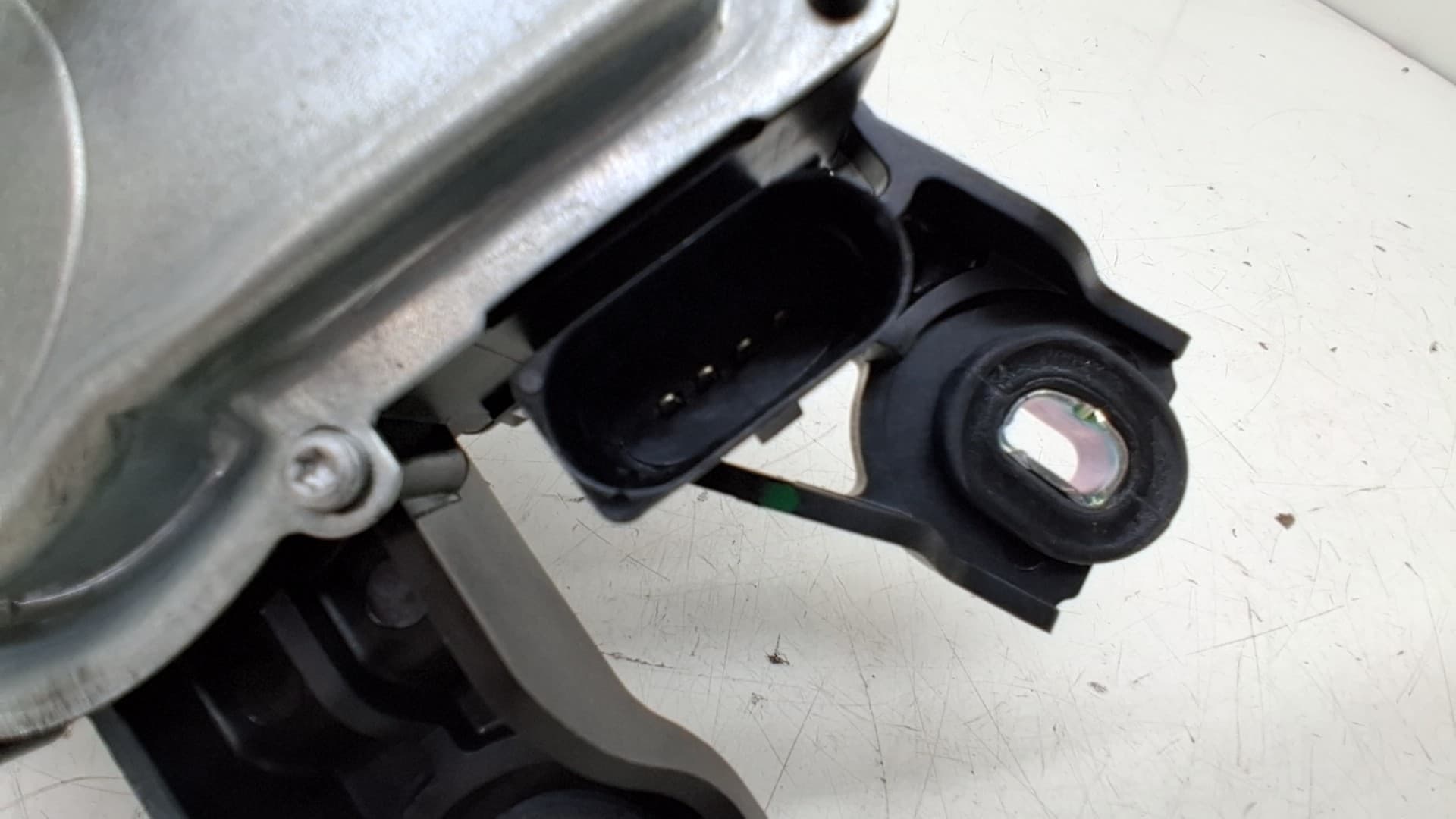 Motor limpia trasero VOLKSWAGEN TIGUAN (AX1) 4