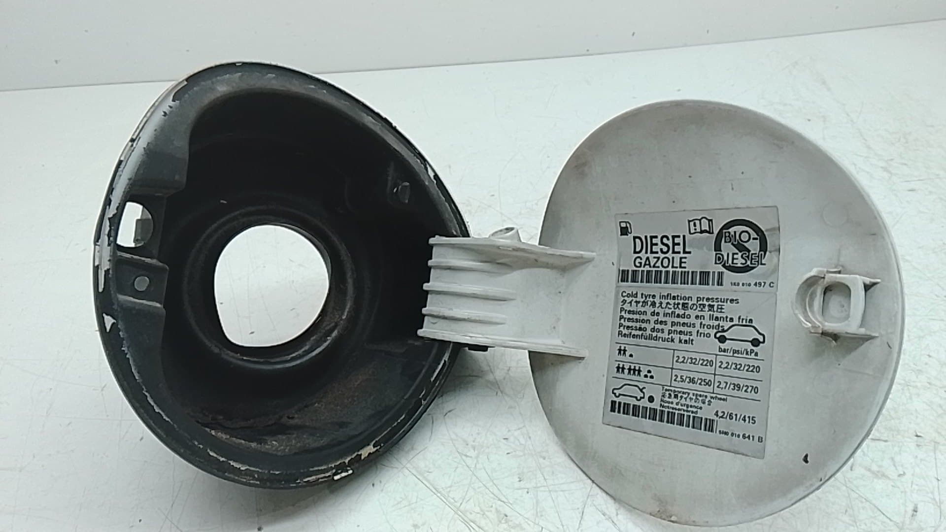Tapa exterior combustible VOLKSWAGEN TIGUAN (AX1) 3