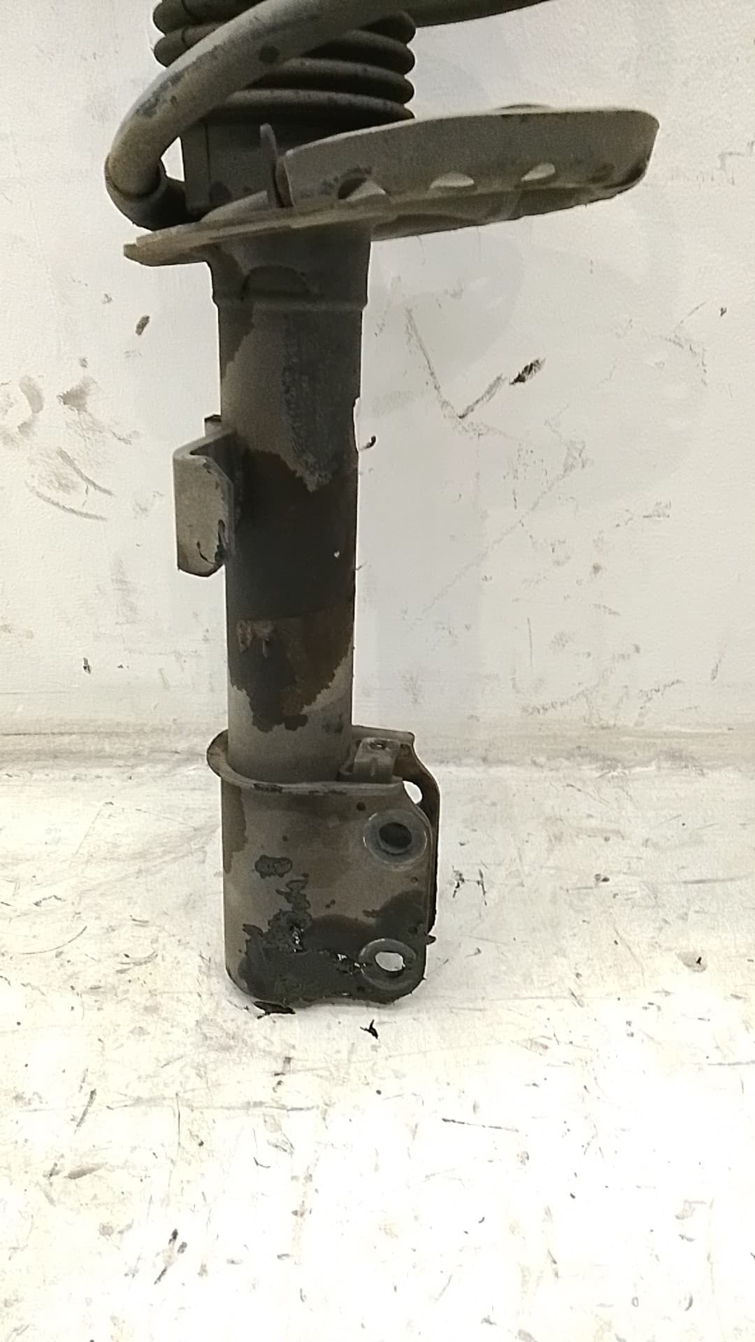 Amortiguador delantero izquierdo RENAULT CLIO III 3