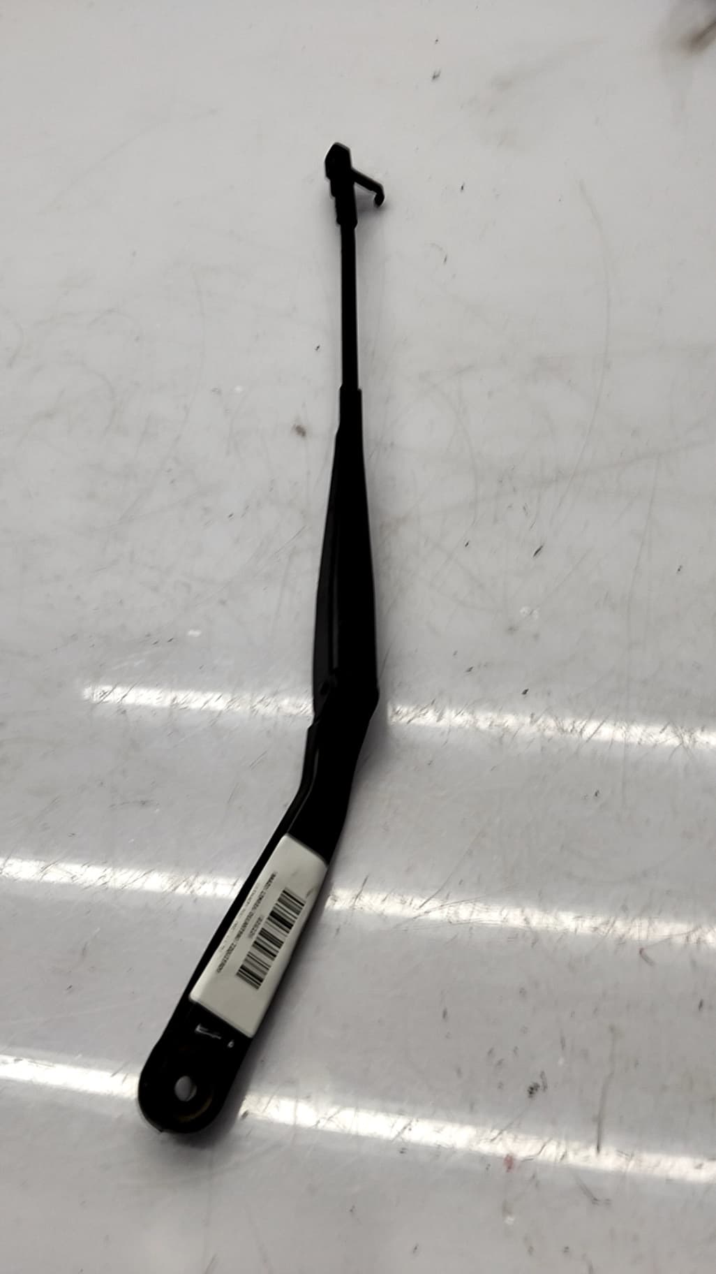 Brazo limpia delantero izquierdo VOLKSWAGEN POLO (9N1) 2