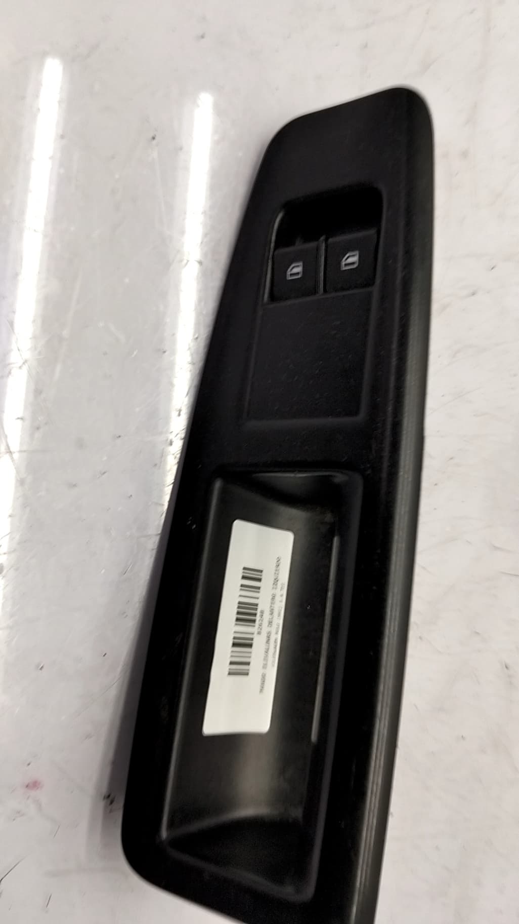 Mando elevalunas delantero izquierdo VOLKSWAGEN POLO (9N1)