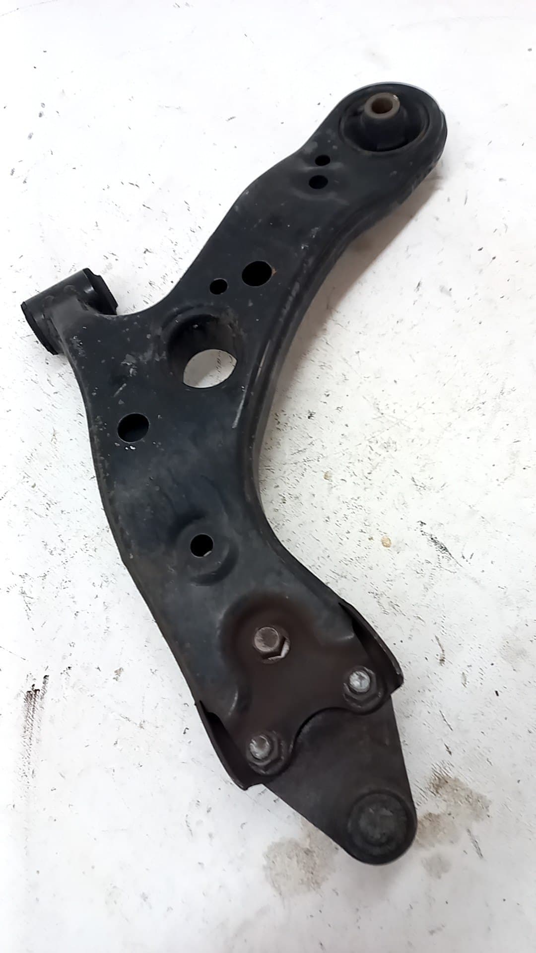 Brazo suspension inferior delantero derecho TOYOTA AVENSIS STATION WAGON (_T27_) 2