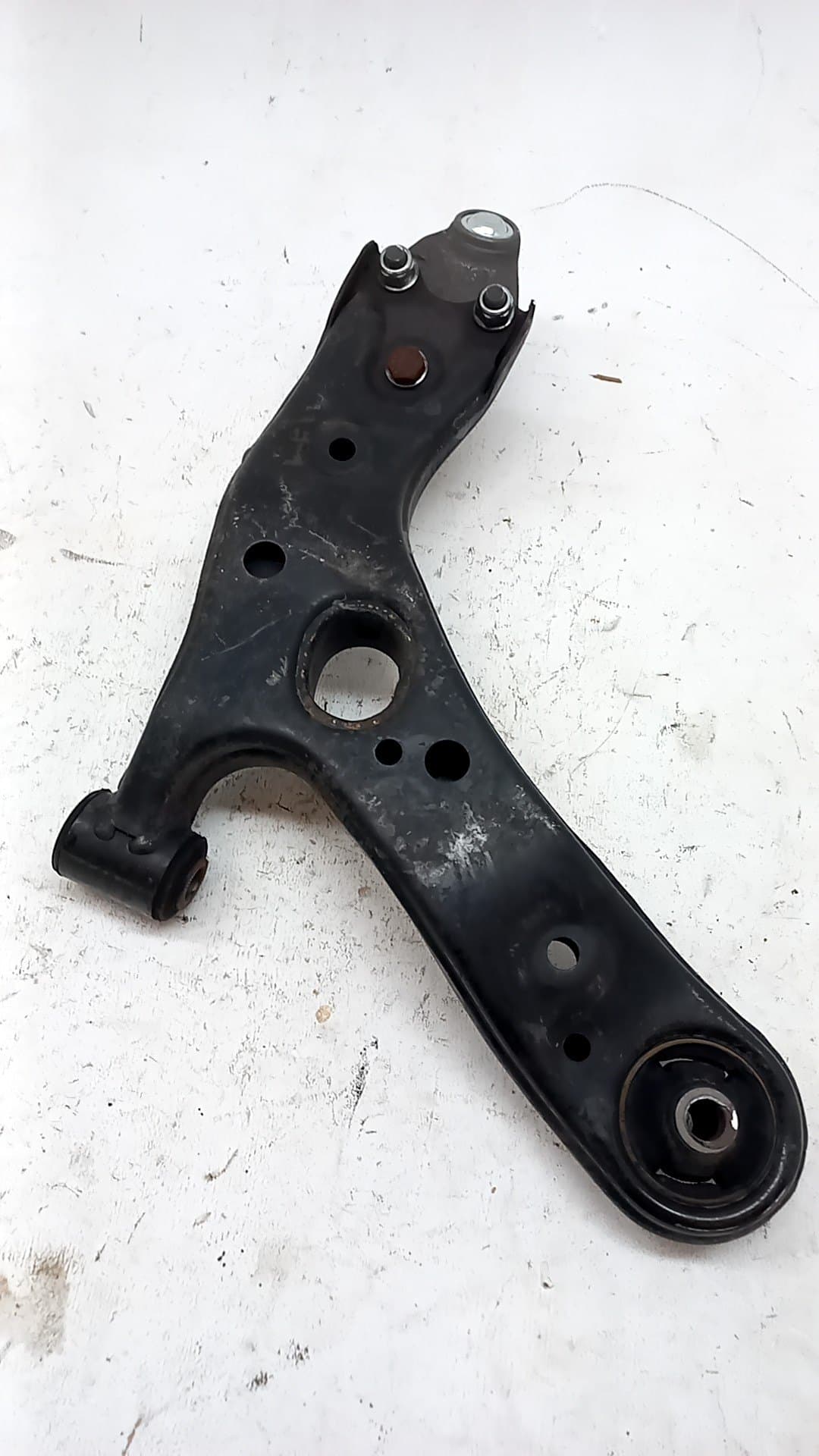 Brazo suspension inferior delantero izquierdo TOYOTA AVENSIS STATION WAGON (_T27_) 2