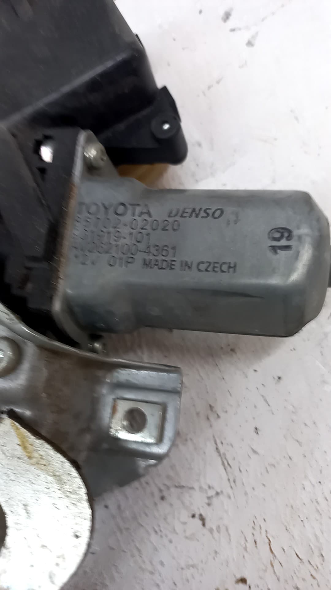 Elevalunas delantero izquierdo TOYOTA AVENSIS STATION WAGON (_T27_) 3