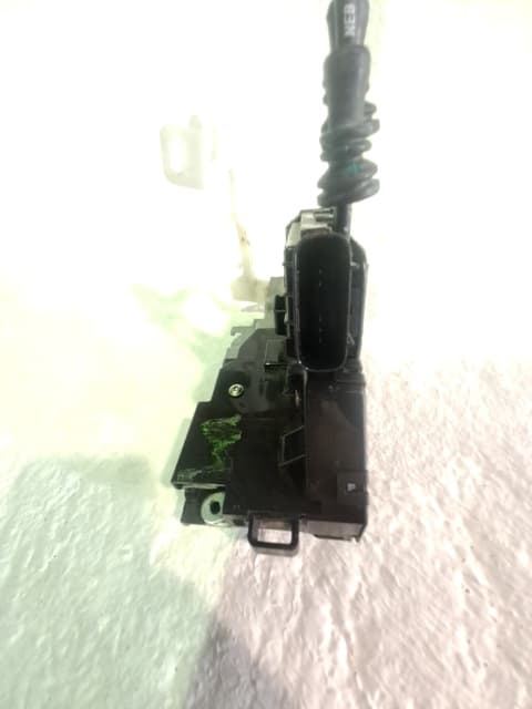 Cerradura puerta delantera derecha HYUNDAI TUCSON 3
