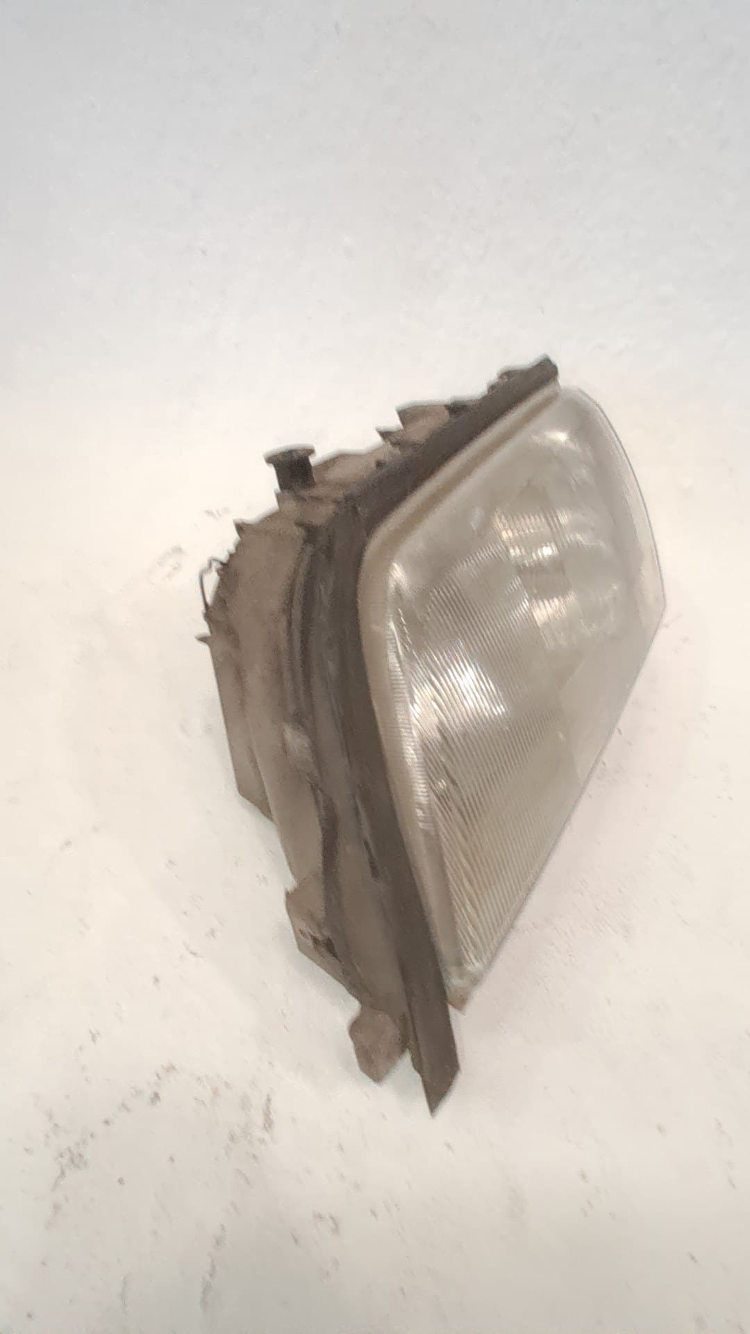 Faro izquierdo MERCEDES-BENZ CLASE C (W202) BERLINA 4
