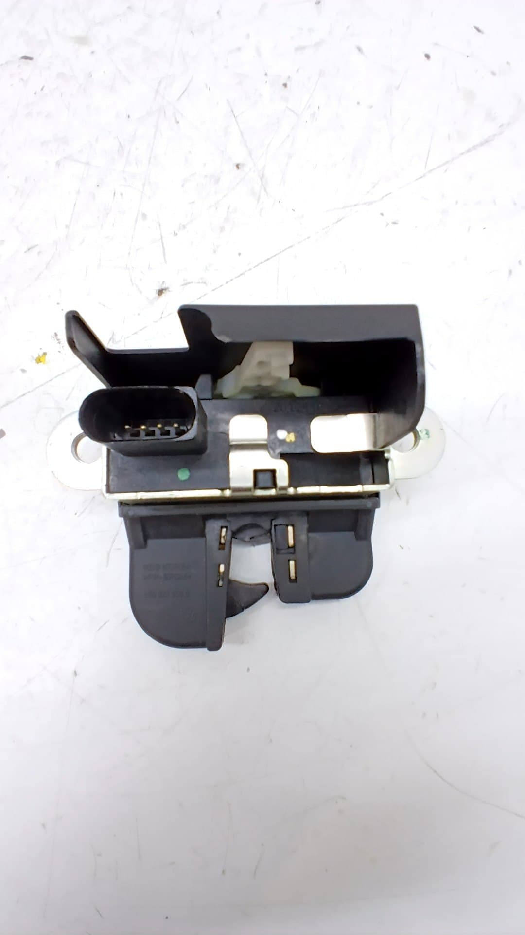 Cerradura maletero / porton VOLKSWAGEN UP! (122) 2