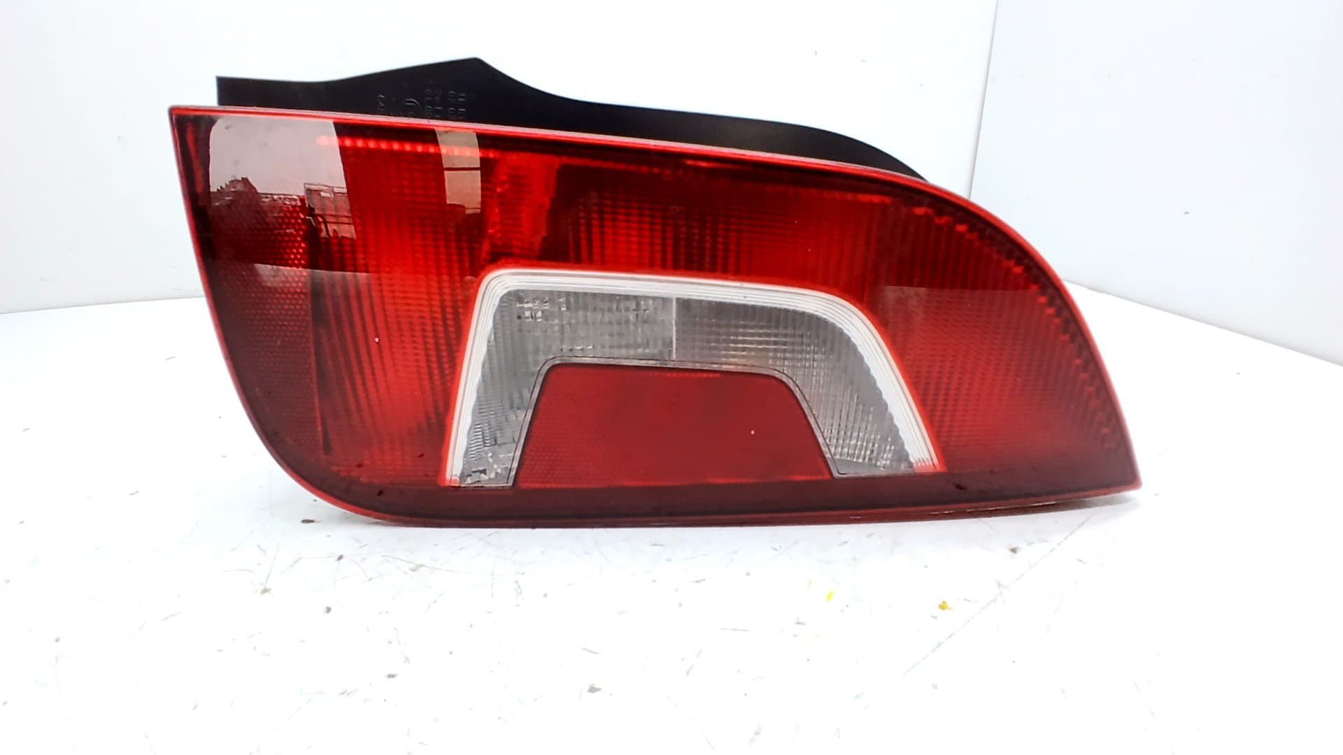Piloto trasero derecho VOLKSWAGEN UP! (122)