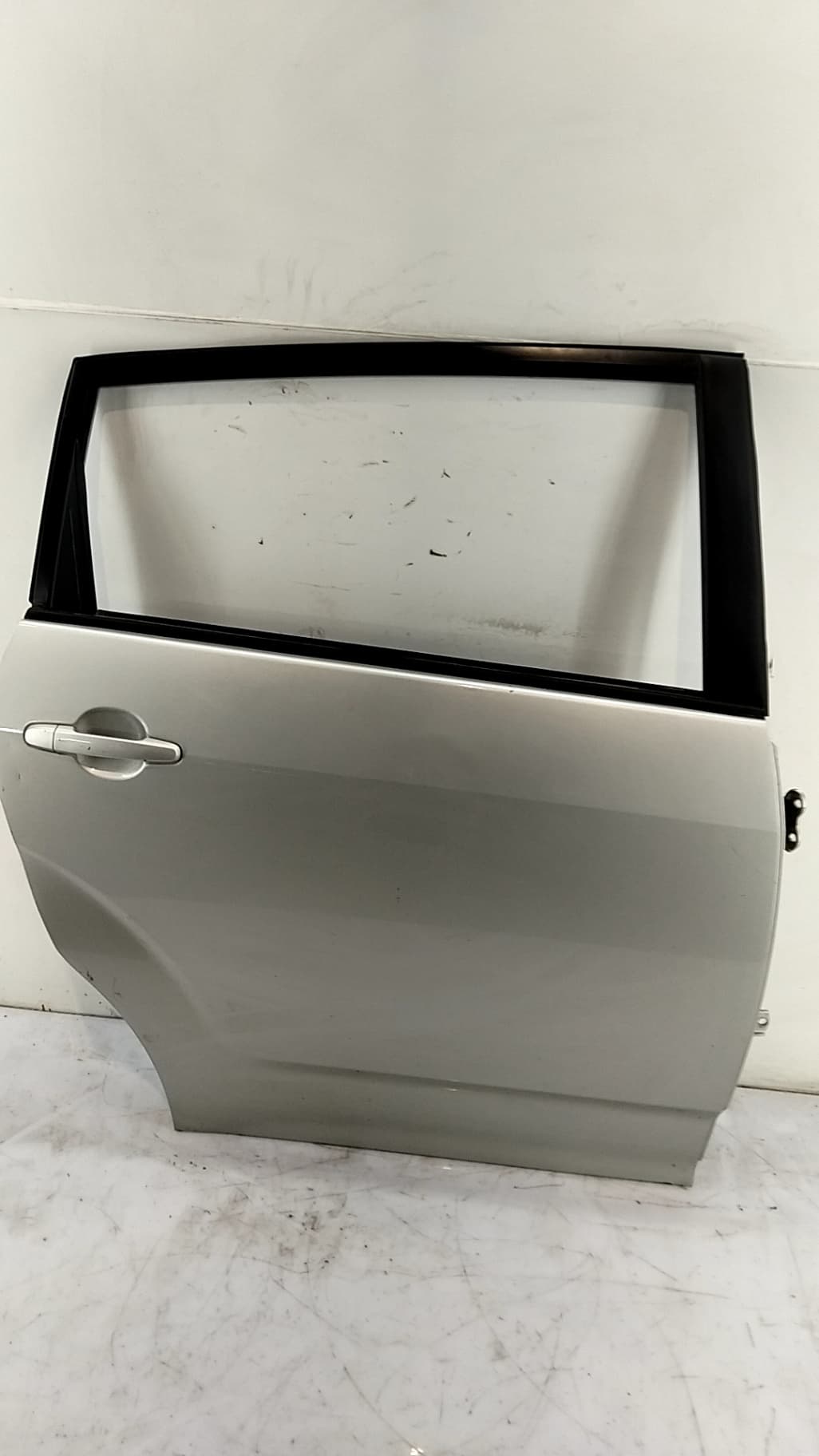 Puerta trasera derecha TOYOTA COROLLA VERSO (R1)