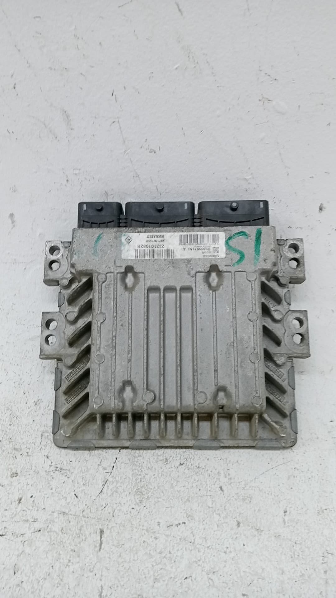 Centralita motor uce NISSAN JUKE (F15)