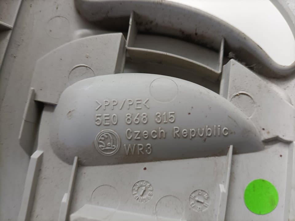 Plastico SKODA OCTAVIA COMBI (5E5) 3