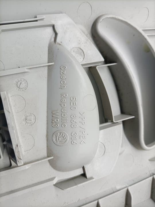 Plastico SKODA OCTAVIA COMBI (5E5) 4