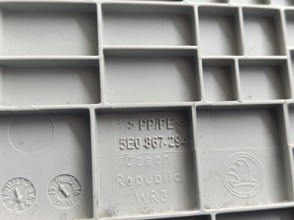 Plastico SKODA OCTAVIA COMBI (5E5) 2