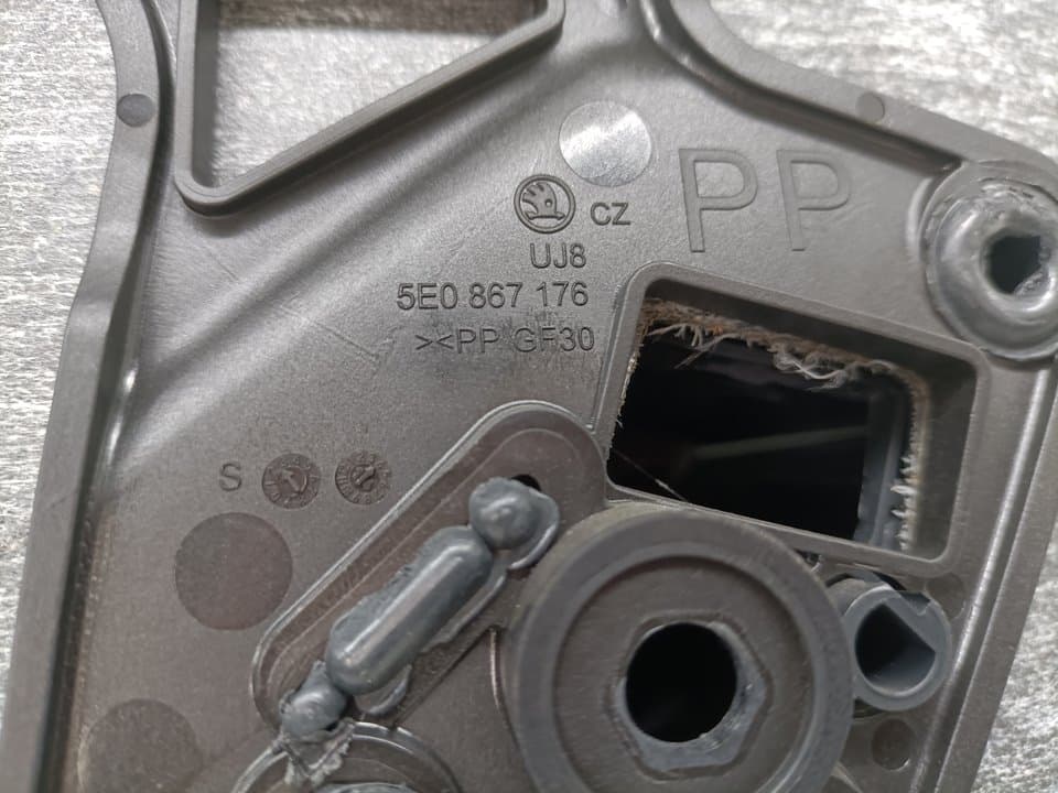 Guarnecido puerta delantera derecha SKODA OCTAVIA COMBI (5E5) 3