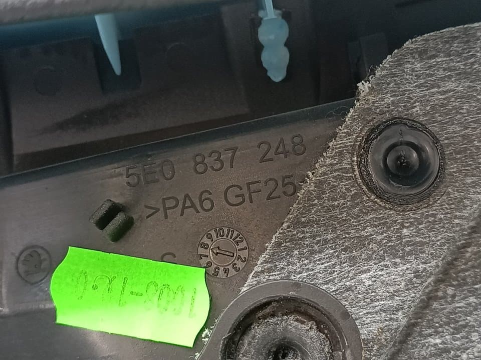 Guarnecido puerta delantera derecha SKODA OCTAVIA COMBI (5E5) 2