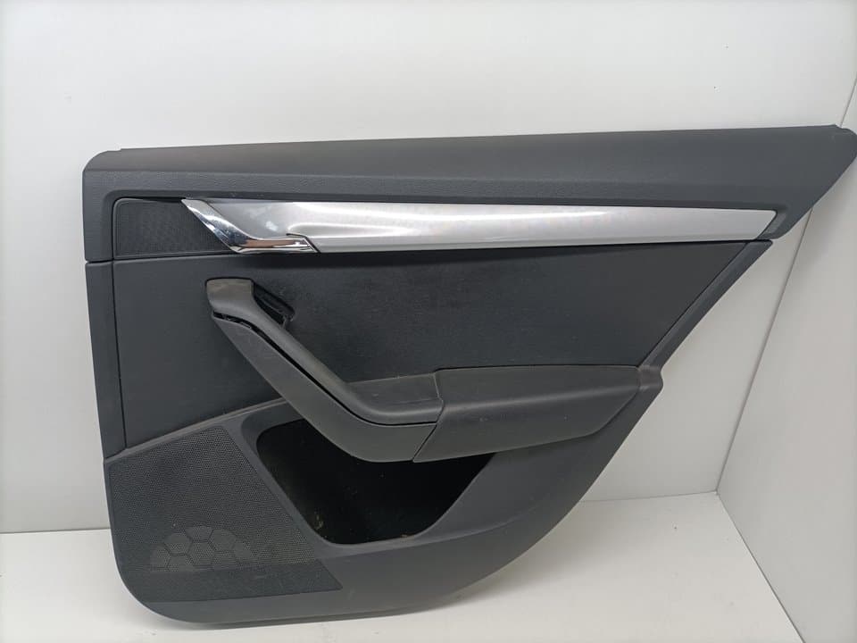 Guarnecido puerta trasera derecha SKODA OCTAVIA COMBI (5E5) 5