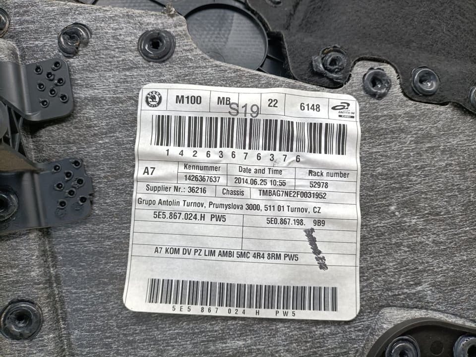 Guarnecido puerta trasera derecha SKODA OCTAVIA COMBI (5E5) 3