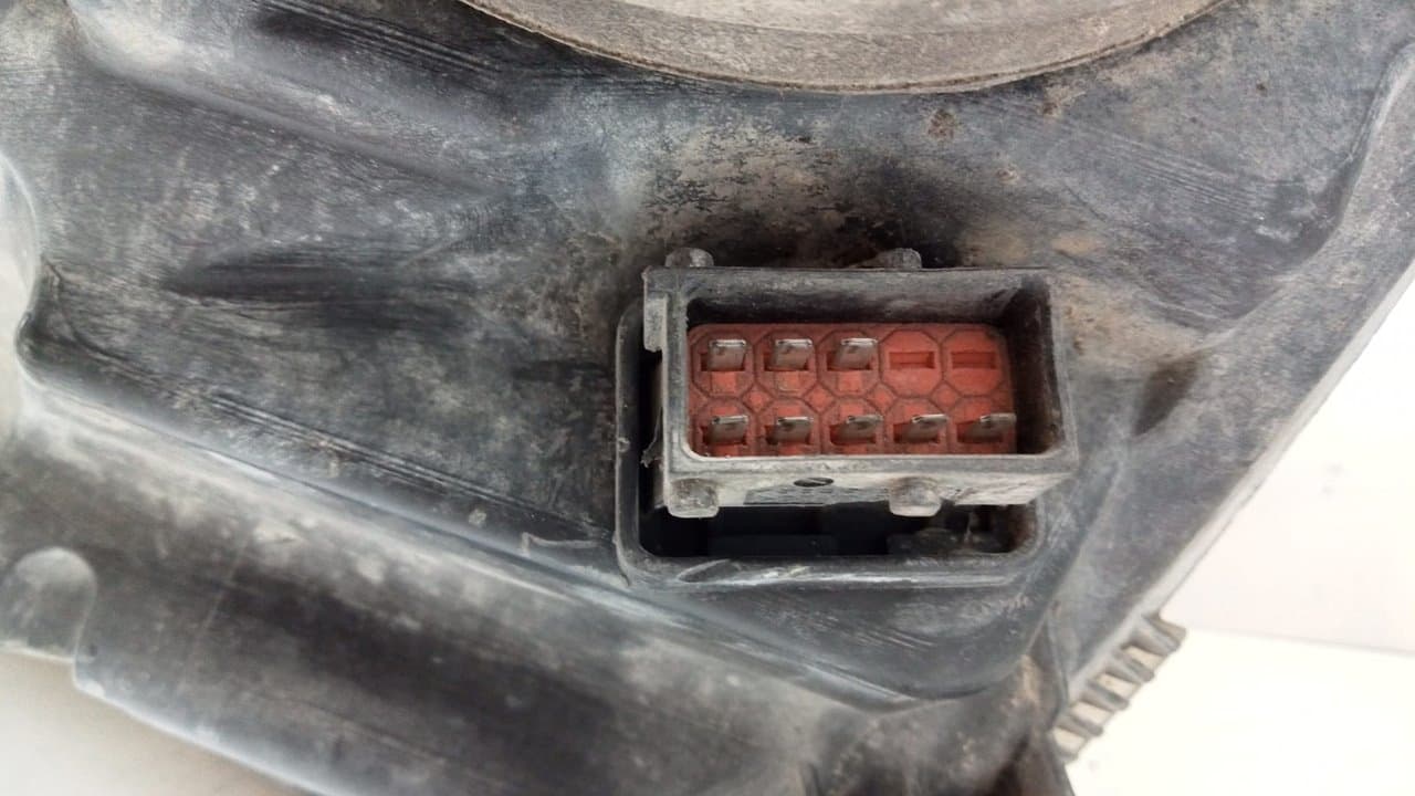 Faro derecho OPEL ASTRA H BERLINA 3