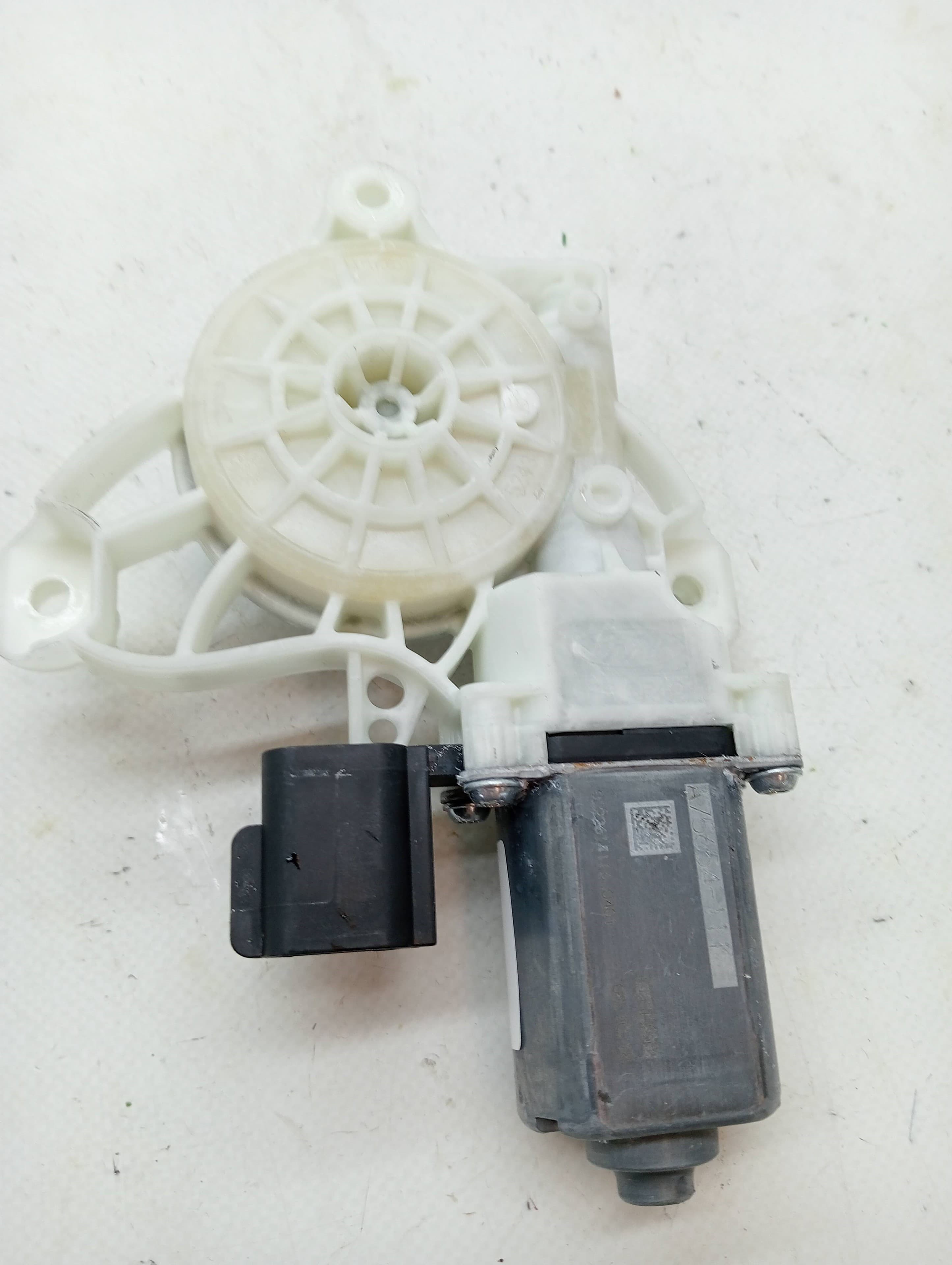 Motor elevalunas delantero izquierdo FORD FIESTA (CE1) 3