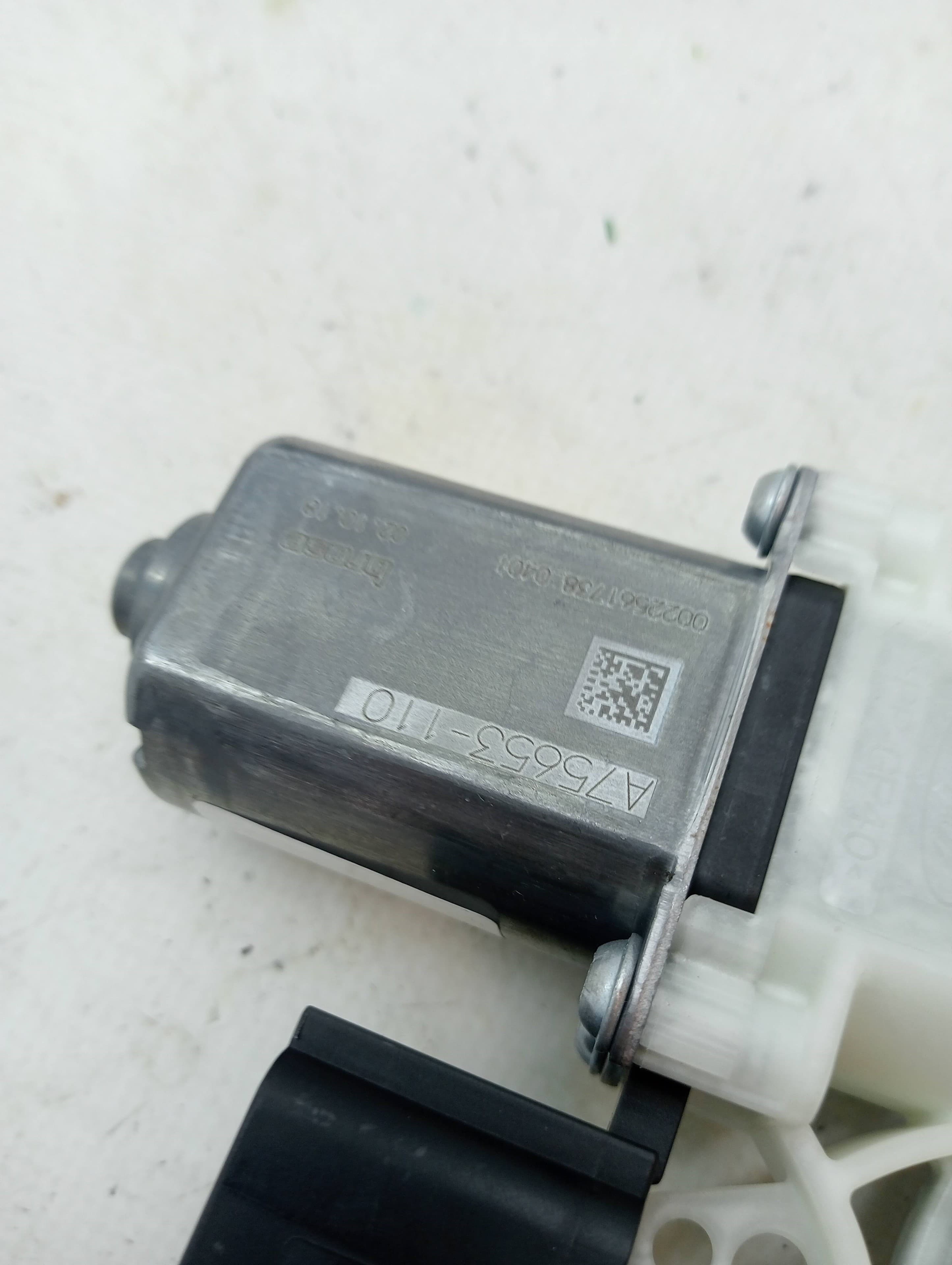 Motor elevalunas trasero derecho FORD FIESTA (CE1) 2