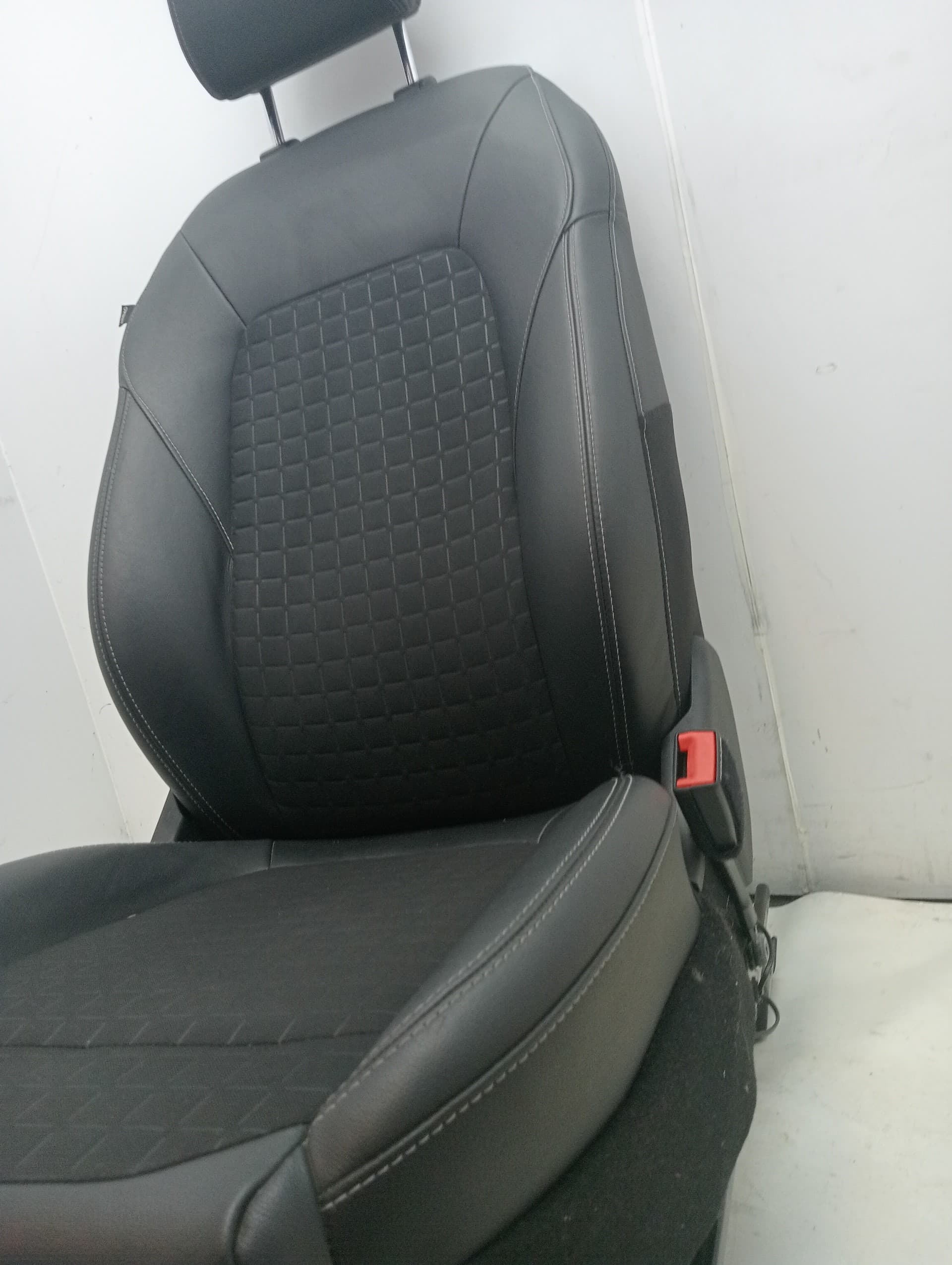 Asiento delantero derecho FORD FIESTA (CE1) 2