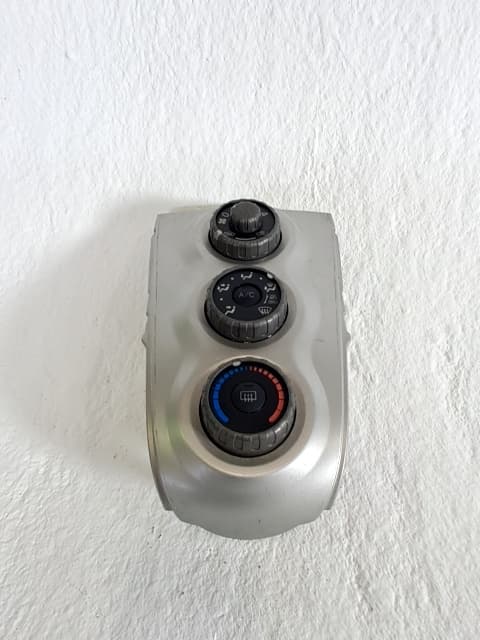Mando climatizador TOYOTA YARIS (NCP1/NLP1/SCP1)