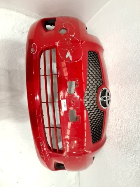 Paragolpes delantero TOYOTA YARIS (NCP1/NLP1/SCP1)