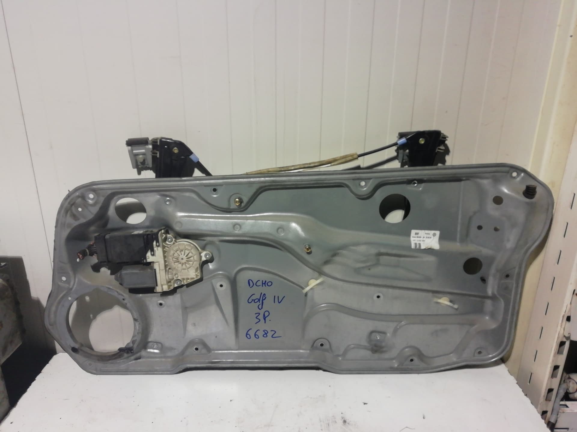Elevalunas delantero derecho VOLKSWAGEN GOLF IV BERLINA (1J1)