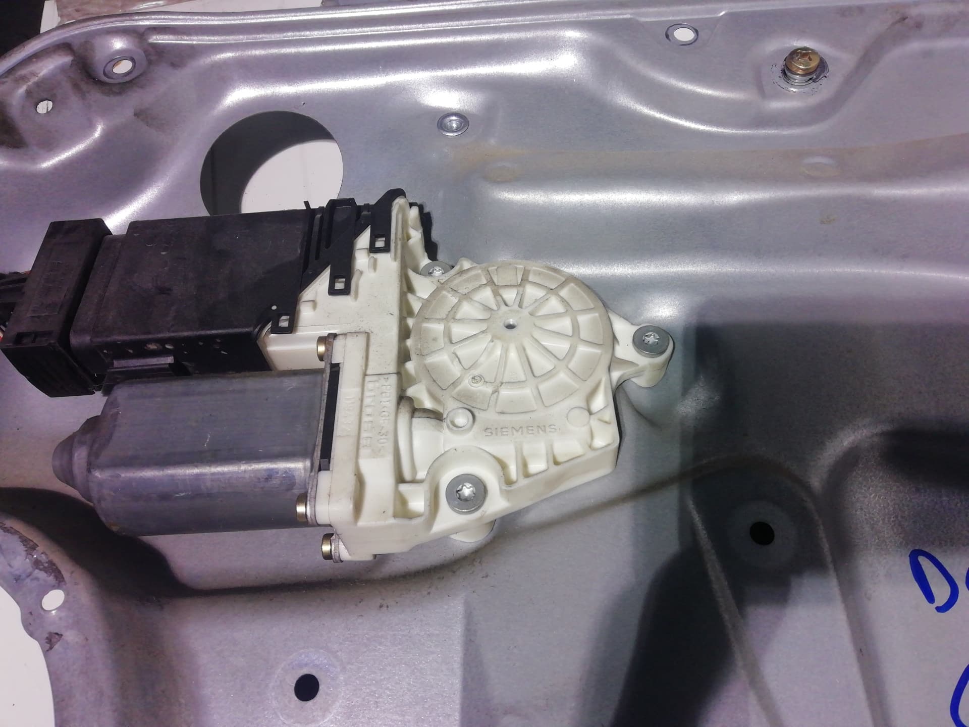 Elevalunas delantero derecho VOLKSWAGEN GOLF IV BERLINA (1J1) 2