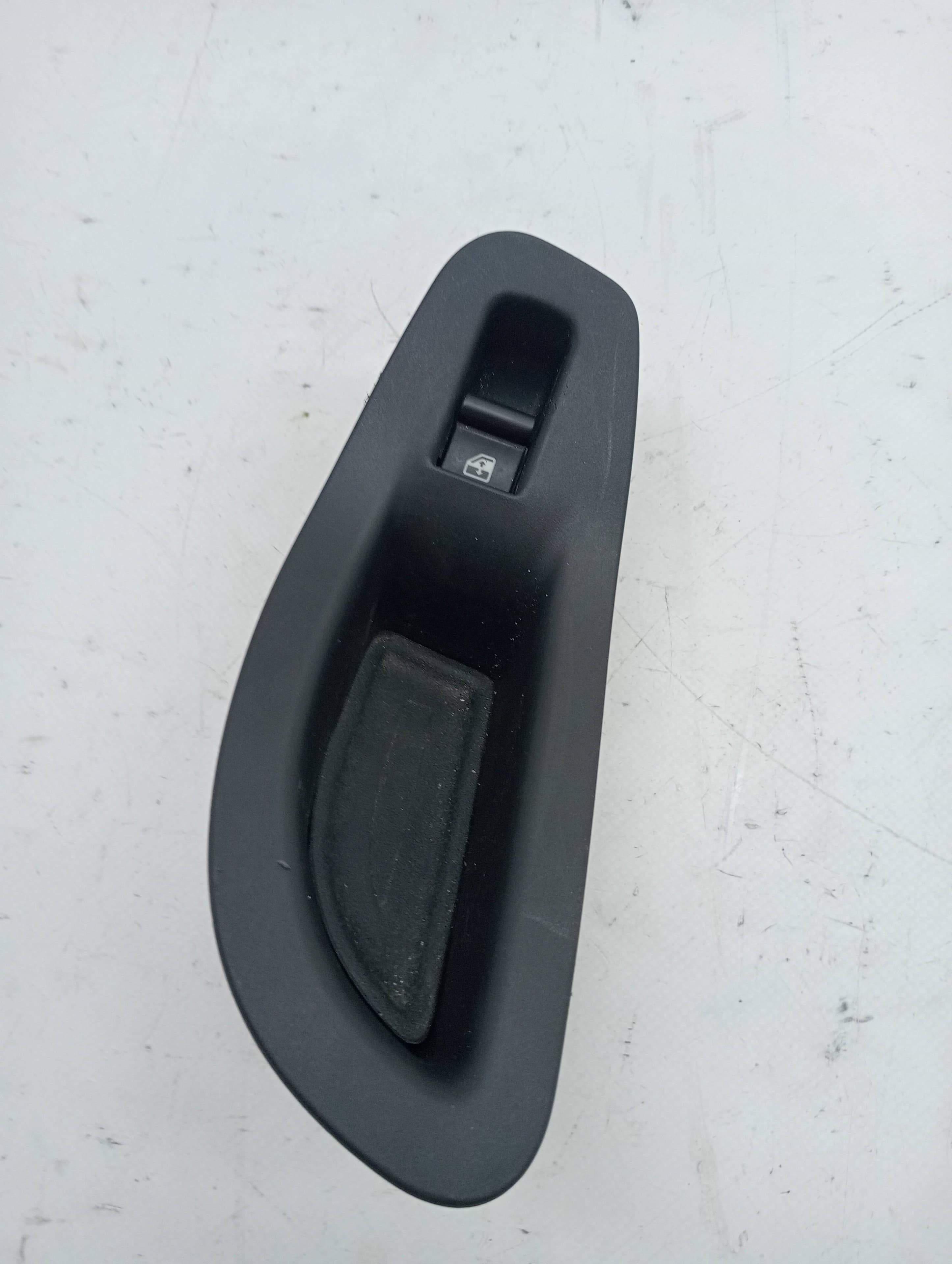Mando elevalunas trasero derecho FIAT 500 X (334) 3