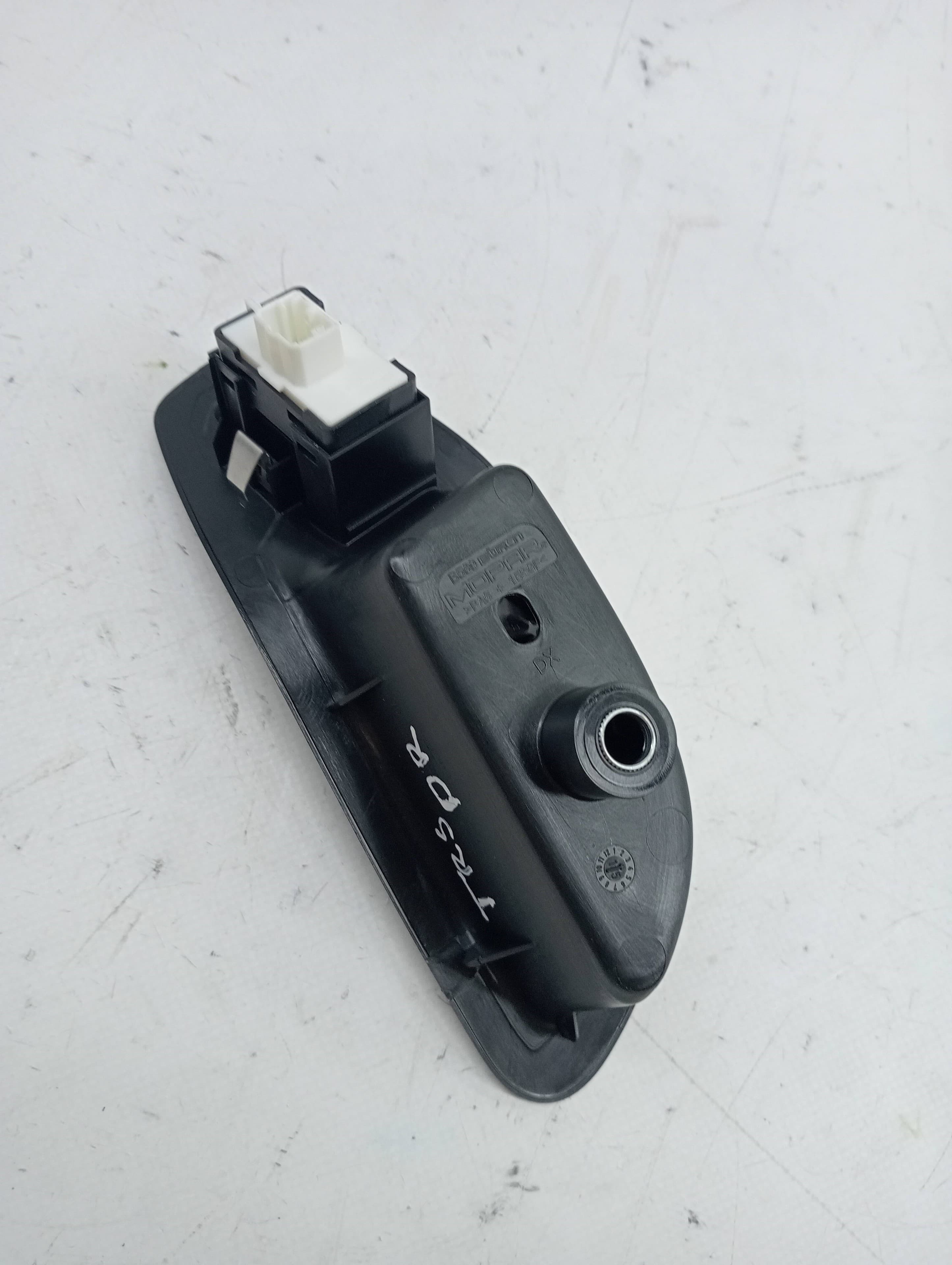 Mando elevalunas trasero derecho FIAT 500 X (334) 2