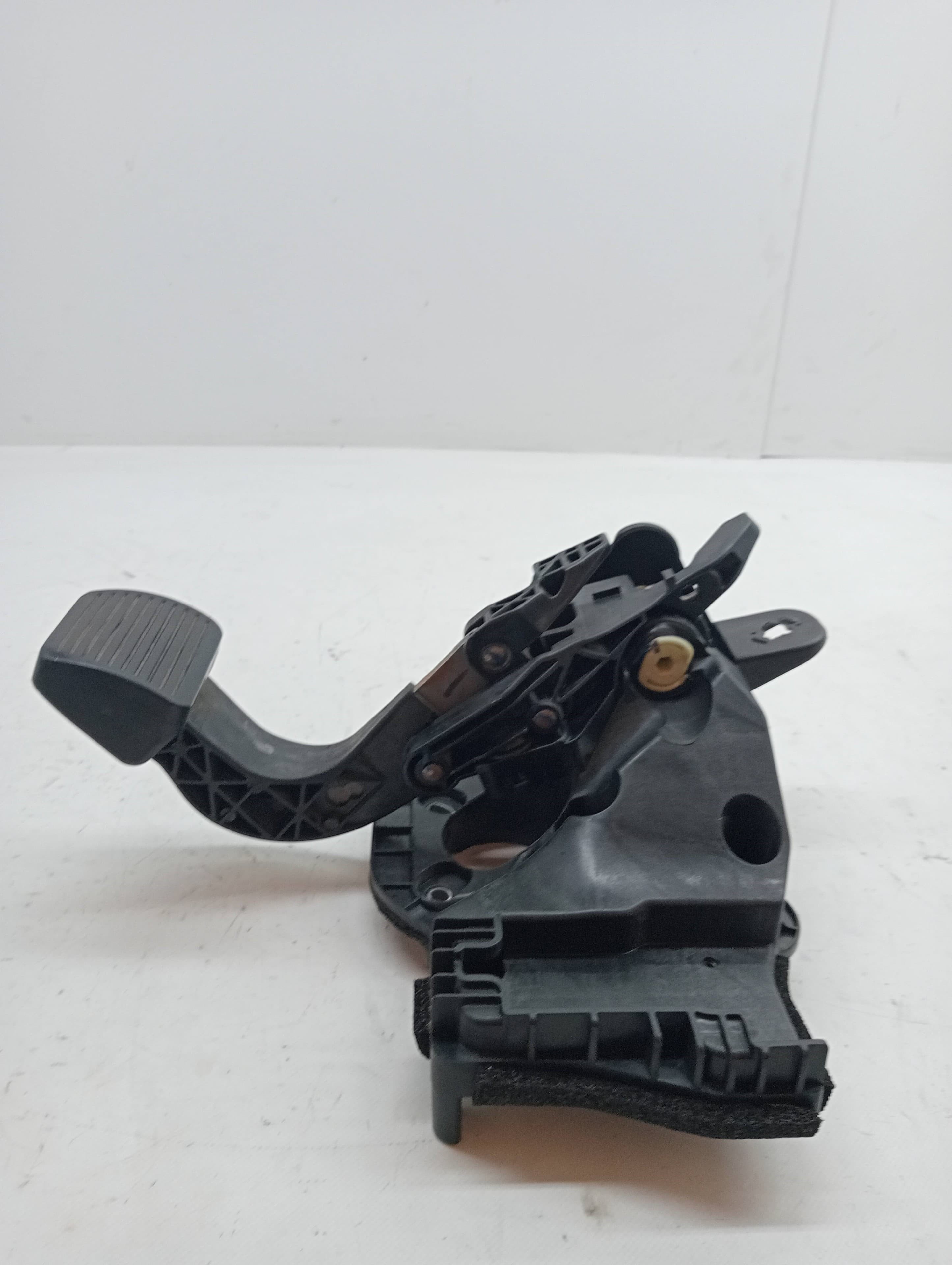 Pedal freno FIAT 500 X (334)