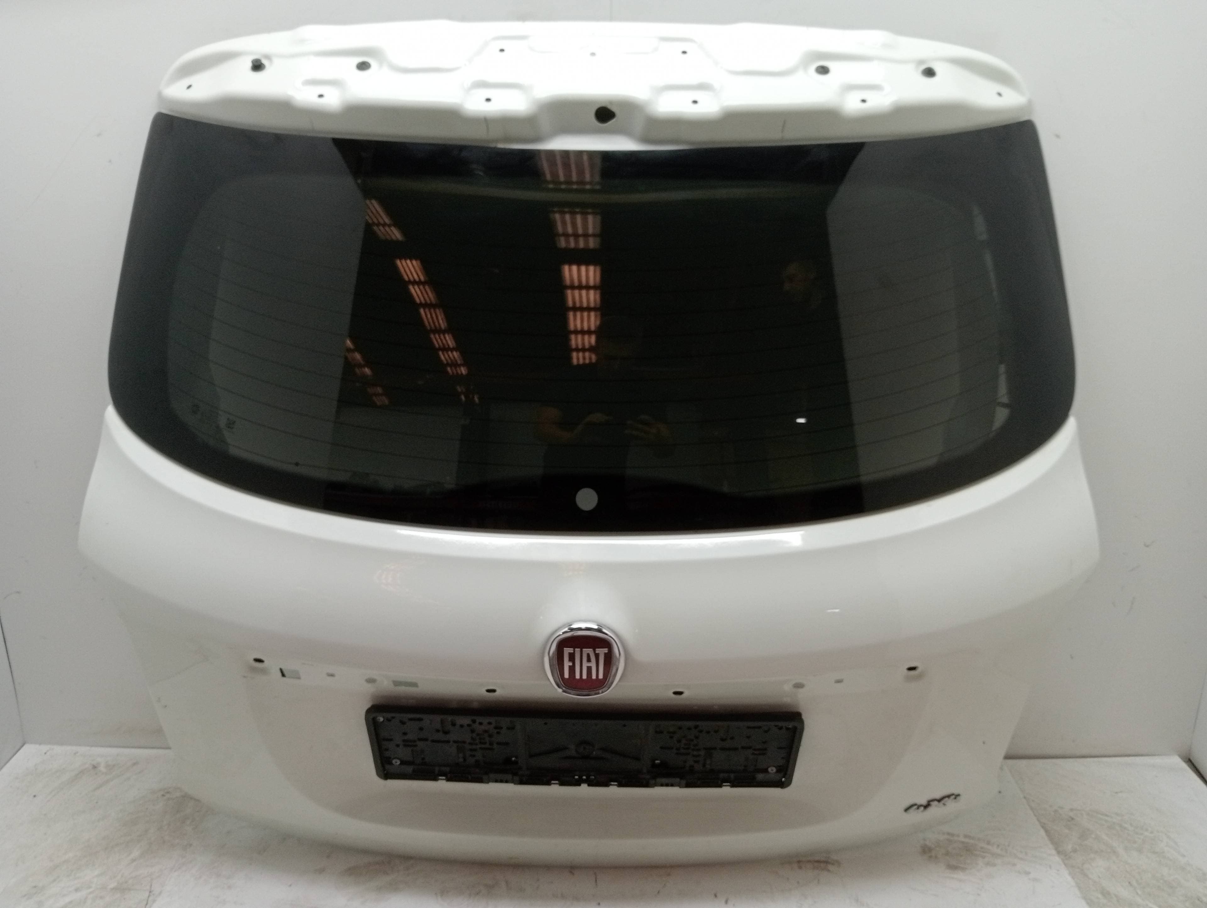 Porton trasero FIAT 500 X (334)